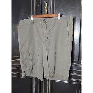 Lot Of 3 Columbia Mens Size 40 with 10" Inseam Green ,beige And Grey Shorts